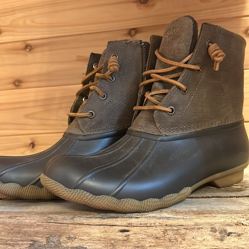 Sperry saltwater core boots. WORN ONCE. Brown/olive